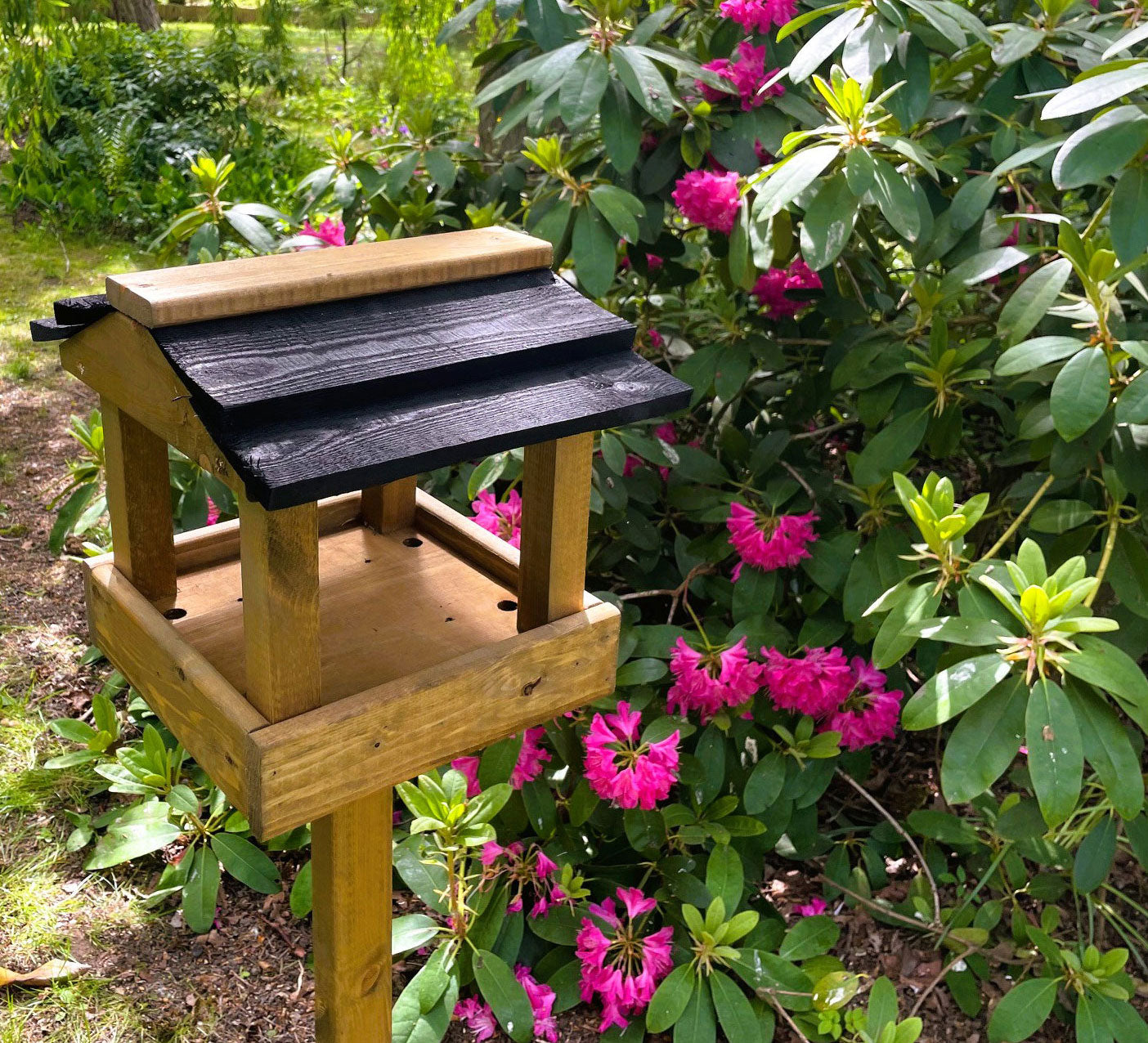 Elegant Black Roof Wooden Bird Table – Perfect Garden Feeder for Birds
