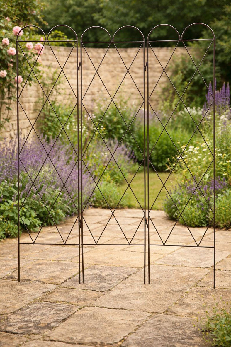 Extra Wide Lattice Garden Trellis – Metal Support for Vegetables and Sweet Peas 1.5m