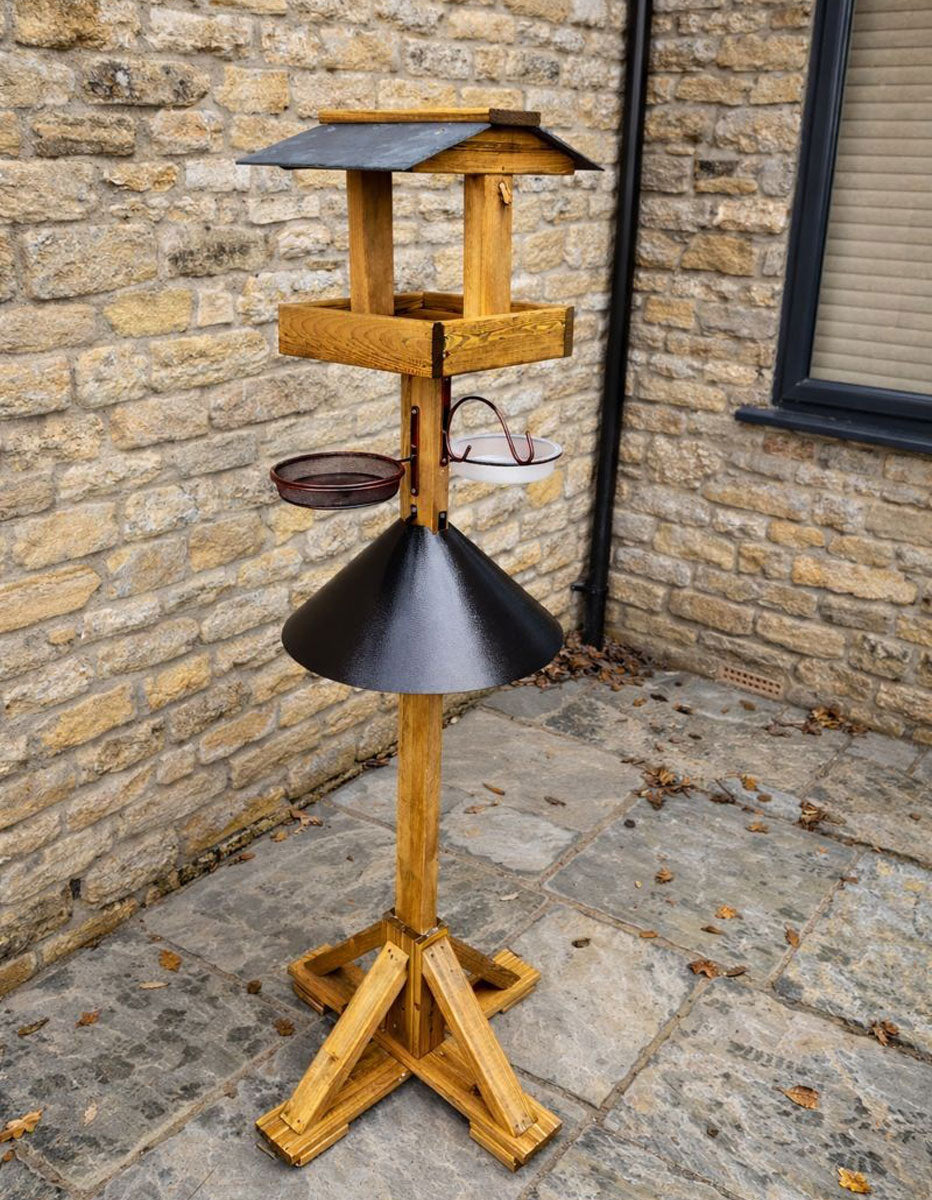 Sign Post Bird Table Outdoor Wooden Bird Table with Squirrel Baffle – Complete Garden Feedi ...