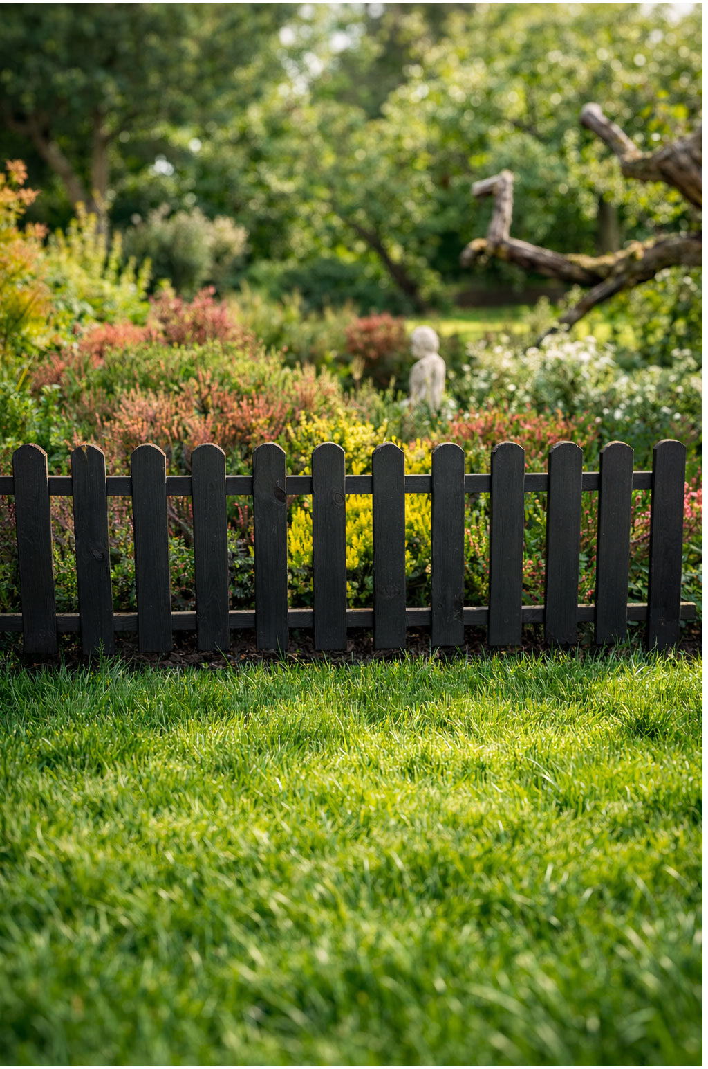 Low Black Garden Edging Fence Decorative Timber Picket Border for Lawns Paths & Flower Beds