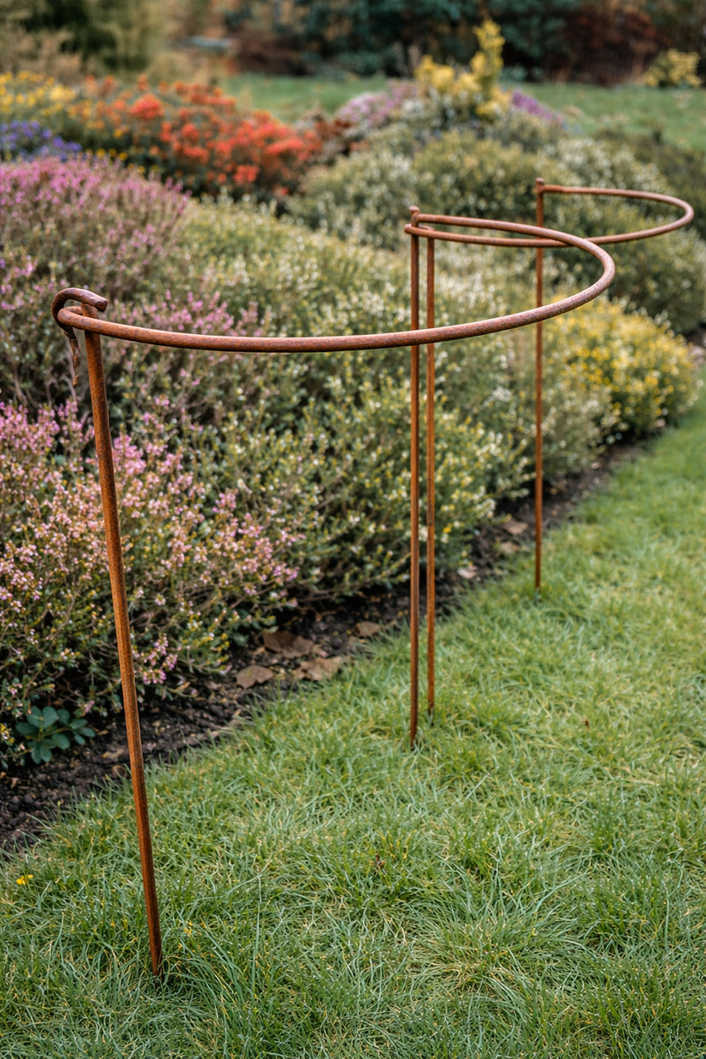 Garden Plant Support Hoops – Set of 2 Interlocking Metal Plant Supports Natural Rust Finish