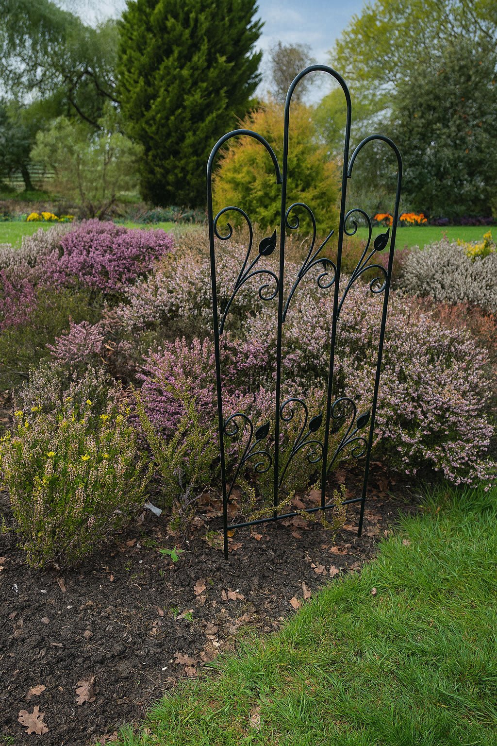 Decorative Black Metal Garden Trellis Scrolled Leaf Design for Climbing Plants