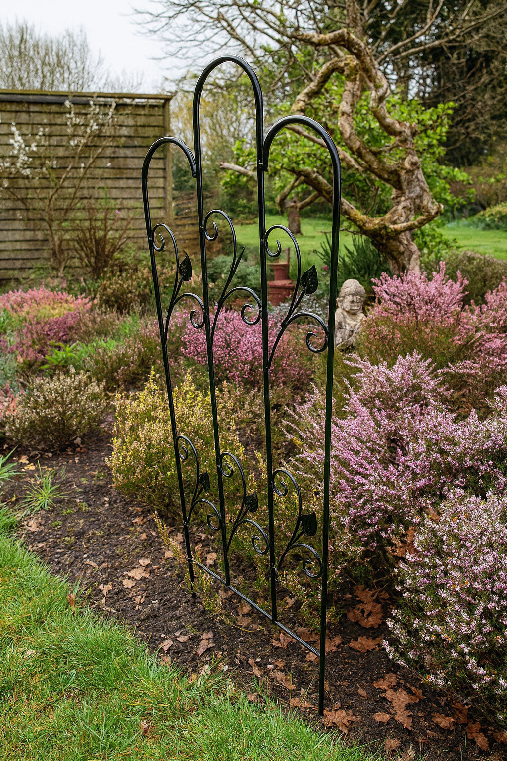 Decorative Black Metal Garden Trellis Scrolled Leaf Design for Climbing Plants