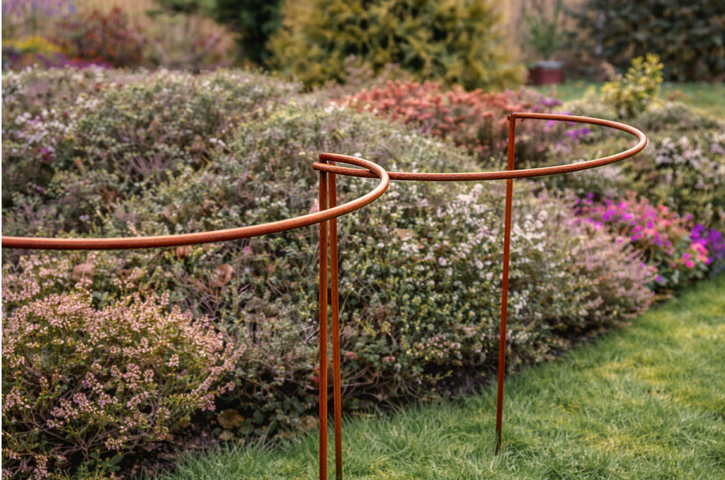 Garden Plant Support Hoops – Set of 2 Interlocking Metal Plant Supports Natural Rust Finish