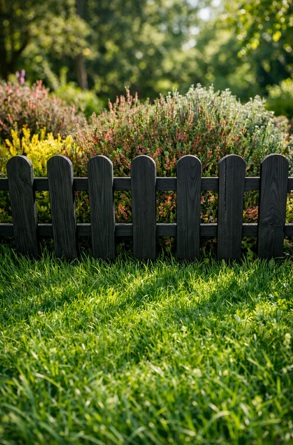 Low Black Garden Edging Fence Decorative Timber Picket Border for Lawns Paths & Flower Beds