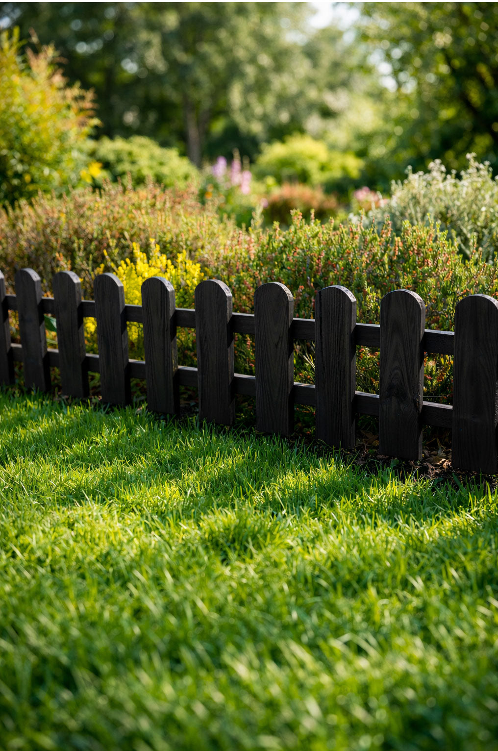 Low Black Garden Edging Fence Decorative Timber Picket Border for Lawns Paths & Flower Beds