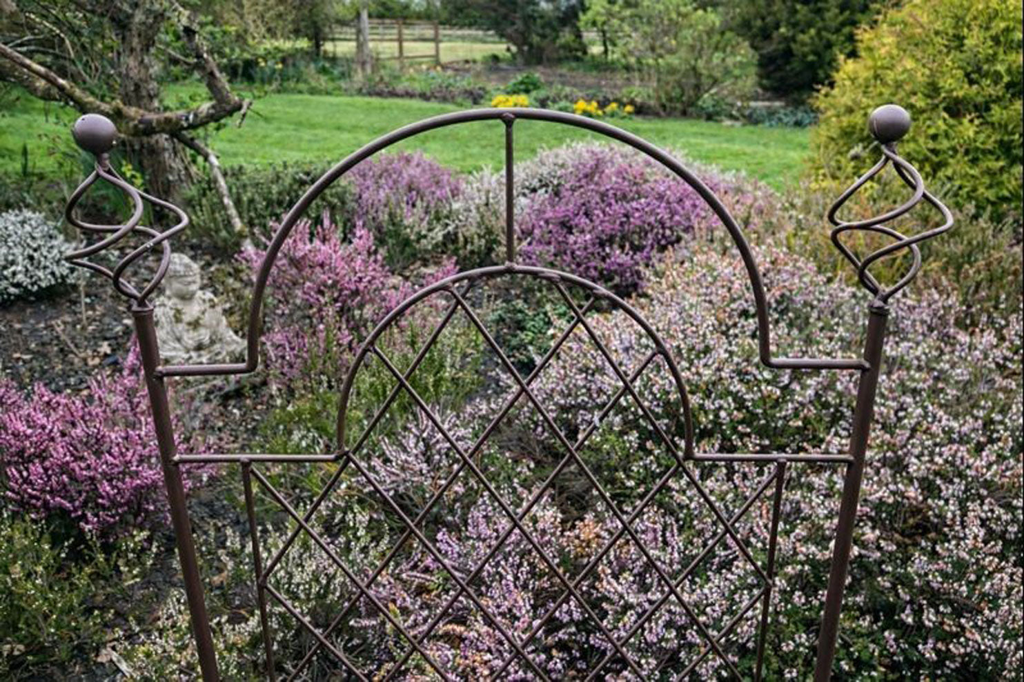 Decorative Metal Garden Trellis - Rust-Effect Steel Support for Roses & Vines